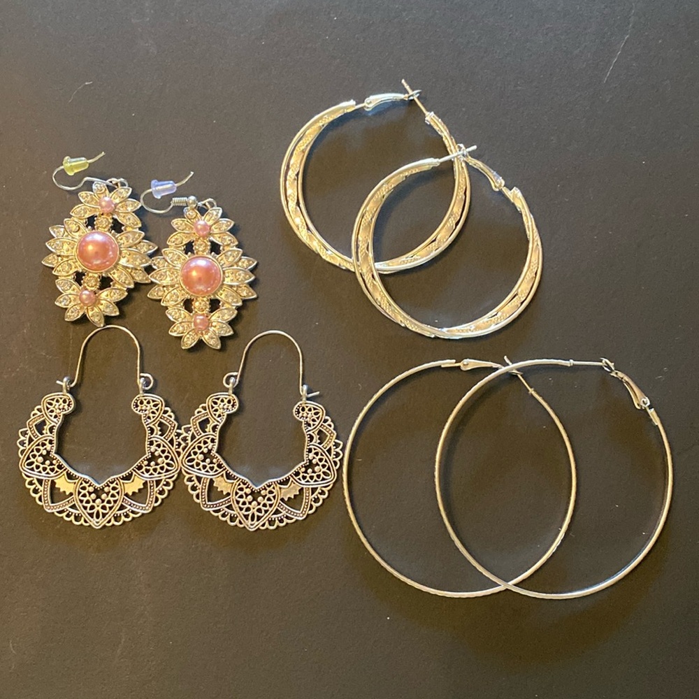 4 pair earrings. The one with pink faux pearls are Paparazzi.
